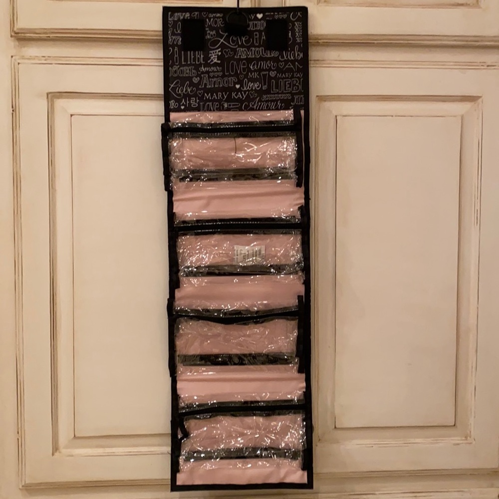 NWOT Mary Kay hanging skin, hair product and makeup tote.